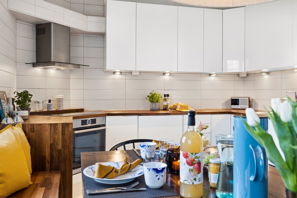 Stekeovn montert i desember 2019. Oppvaskmaskin fra 2018. Galleribilde