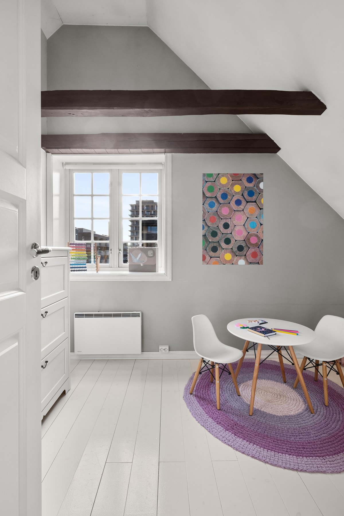 Soverom nr. tre med plass til både seng og skrivebord - egner seg som barne-/gjesterom eller kontor. Galleribilde