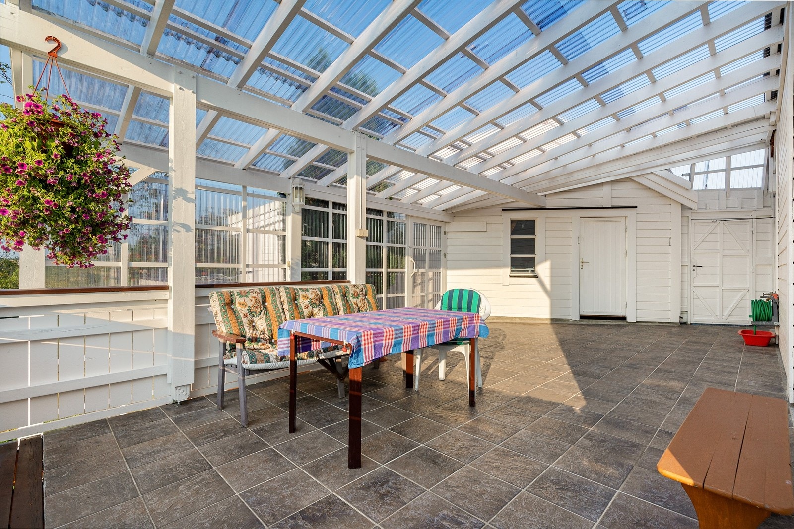 Stor takoverbygget terrasse Galleribilde