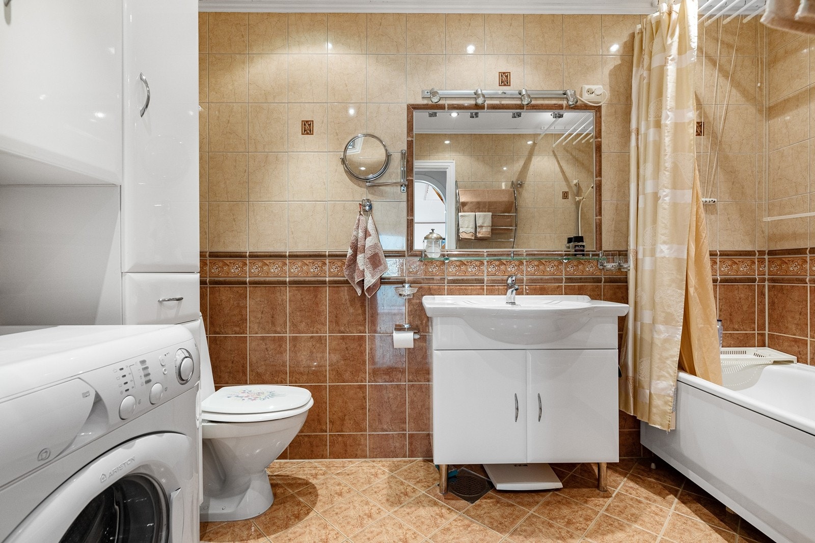 Bad i 1 etasje Galleribilde