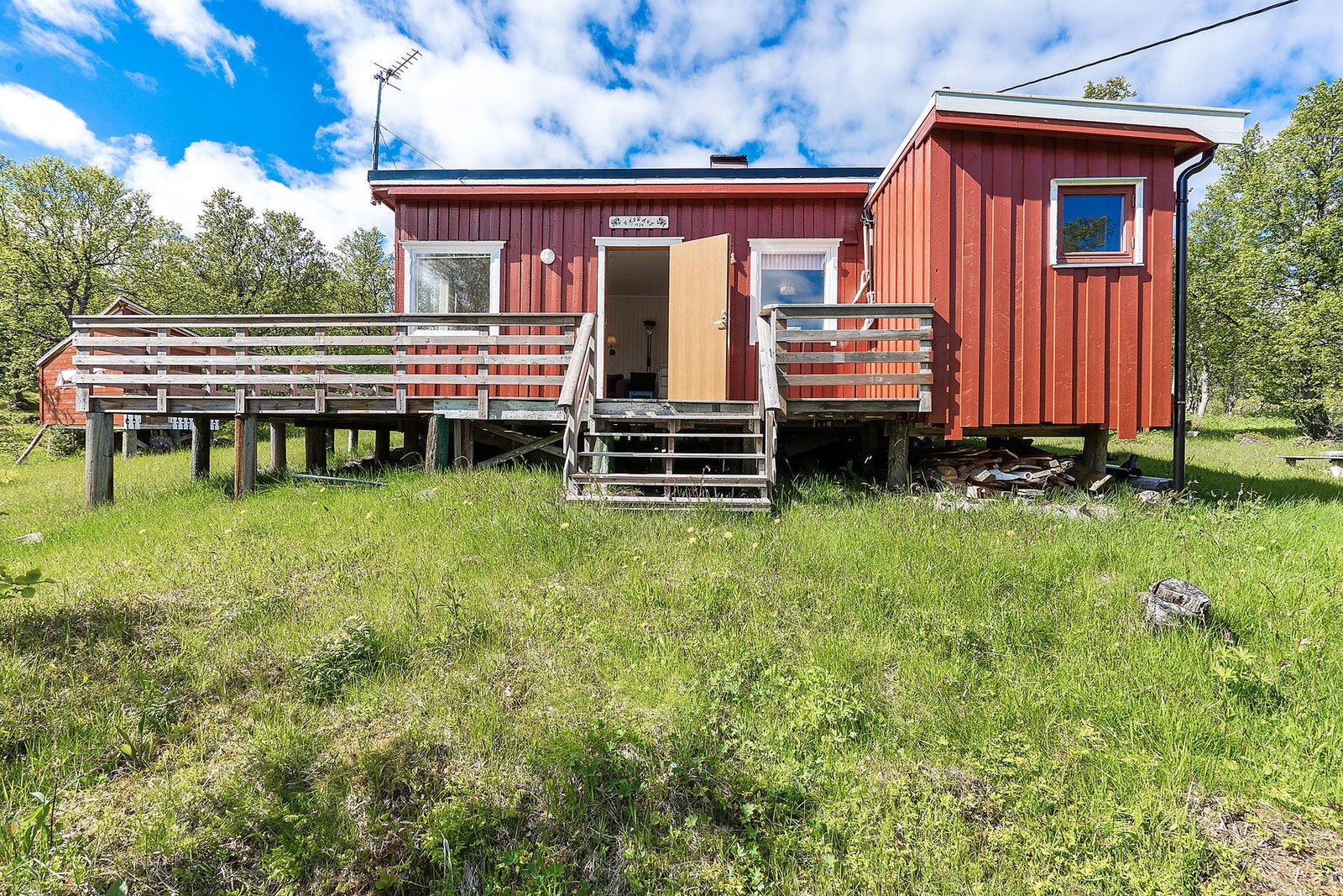Liten og koselig hytte med isolert anneks for ekstra soveplasser. Galleribilde