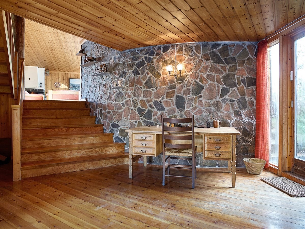 Stor hall med plass til kontor Galleribilde