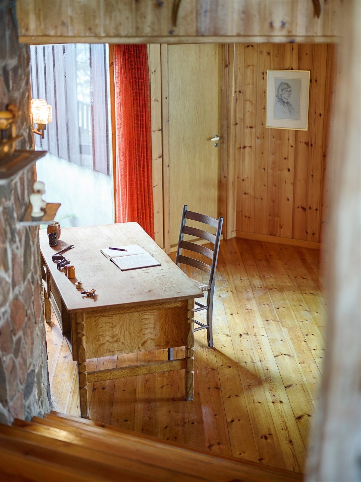 Stor hall med plass til kontor Galleribilde