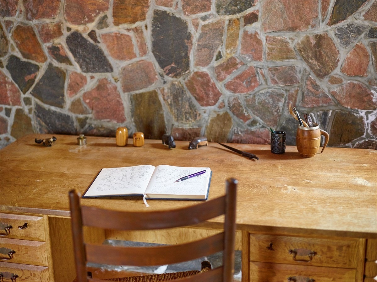 Stor hall med plass til kontor Galleribilde