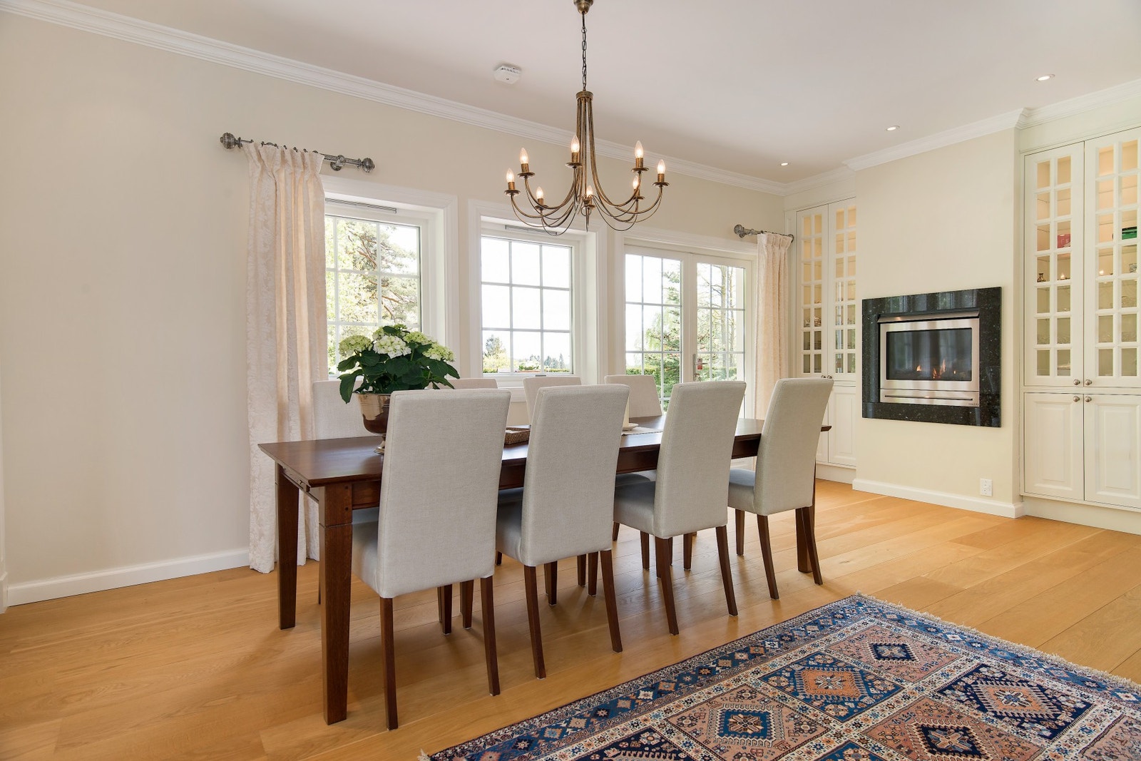 Spiseplass på kjøkkenet Galleribilde