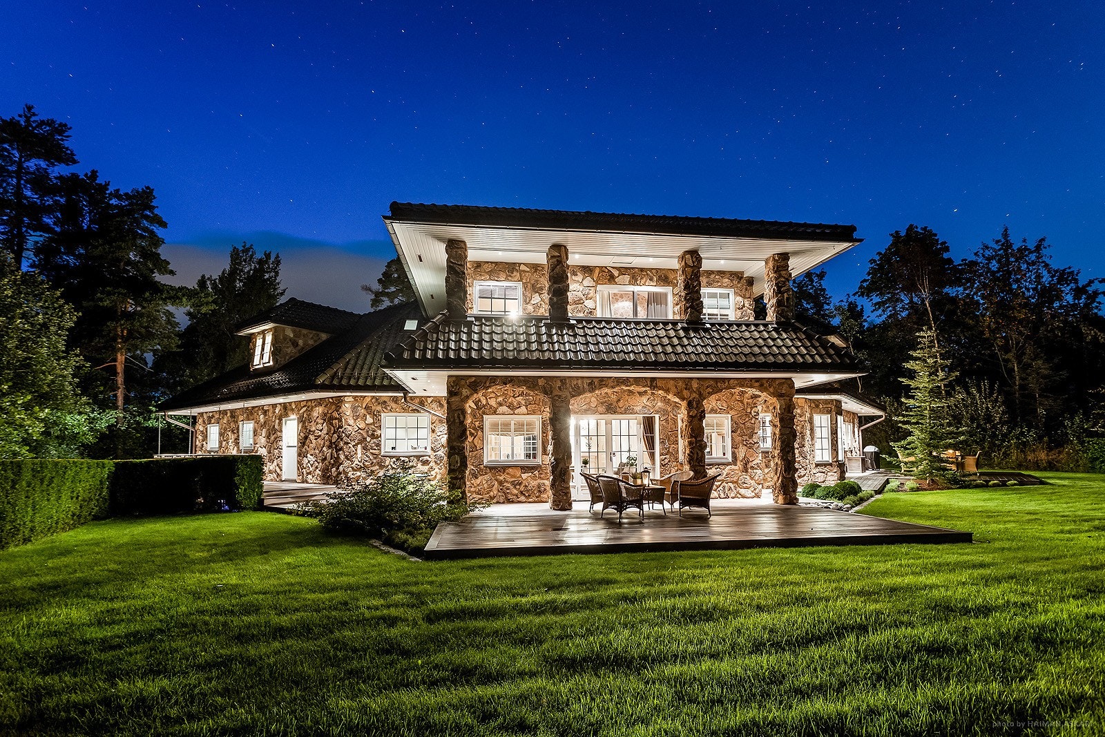 Eiendommen i kveldsbelysning Galleribilde