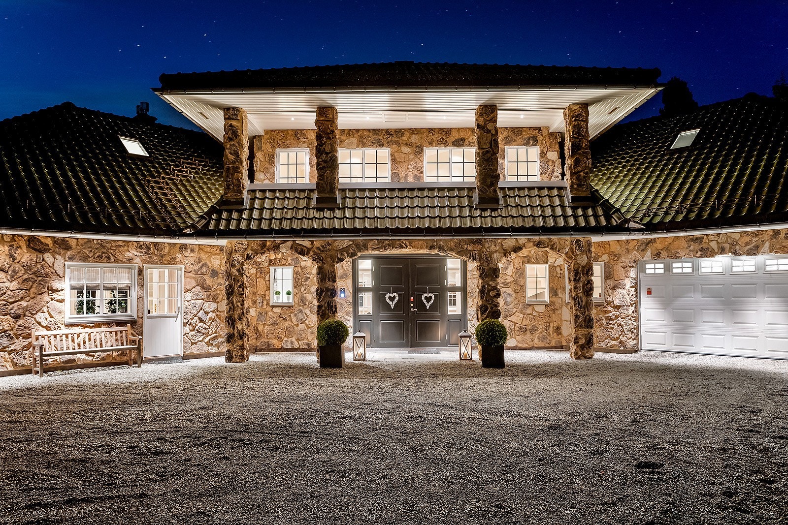 Eiendommen i kveldsbelysning Galleribilde