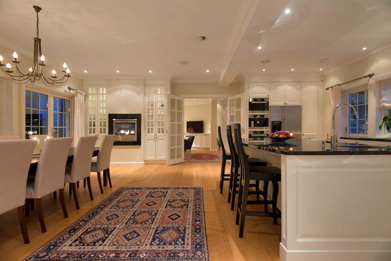 Kjøkken og spisestue er et fantastisk rom hvor det virkelig er gøy å samle gjester. Galleribilde