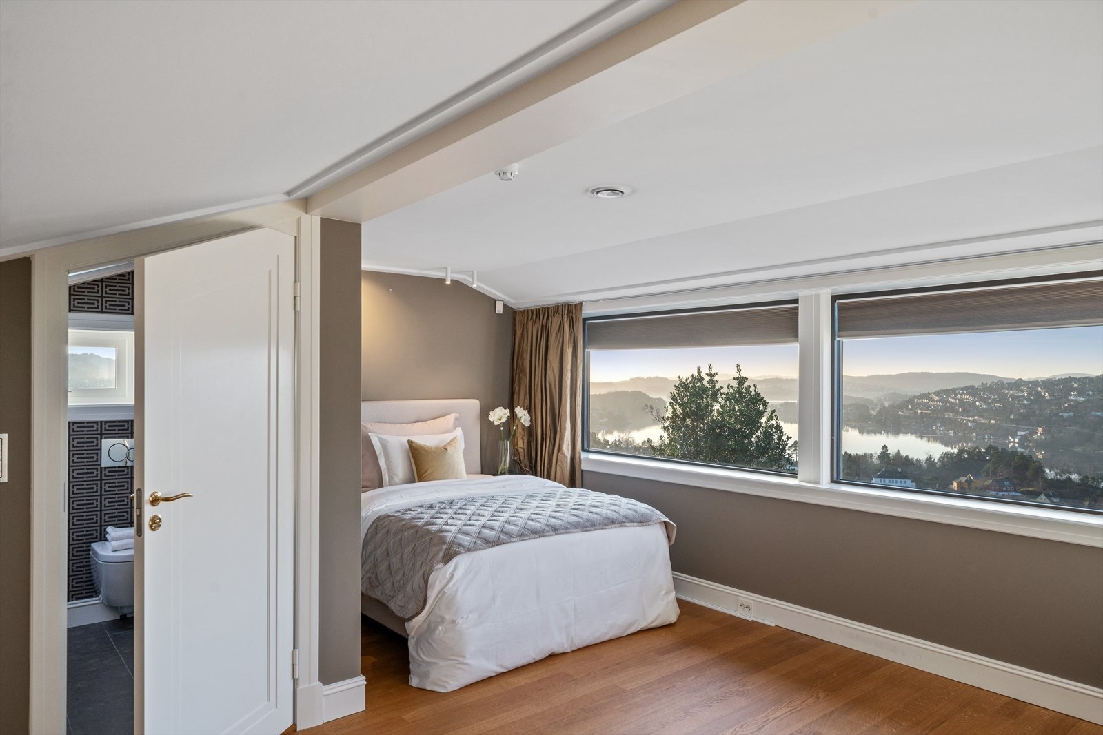 Soverom på loft med en fantastisk utsikt Galleribilde