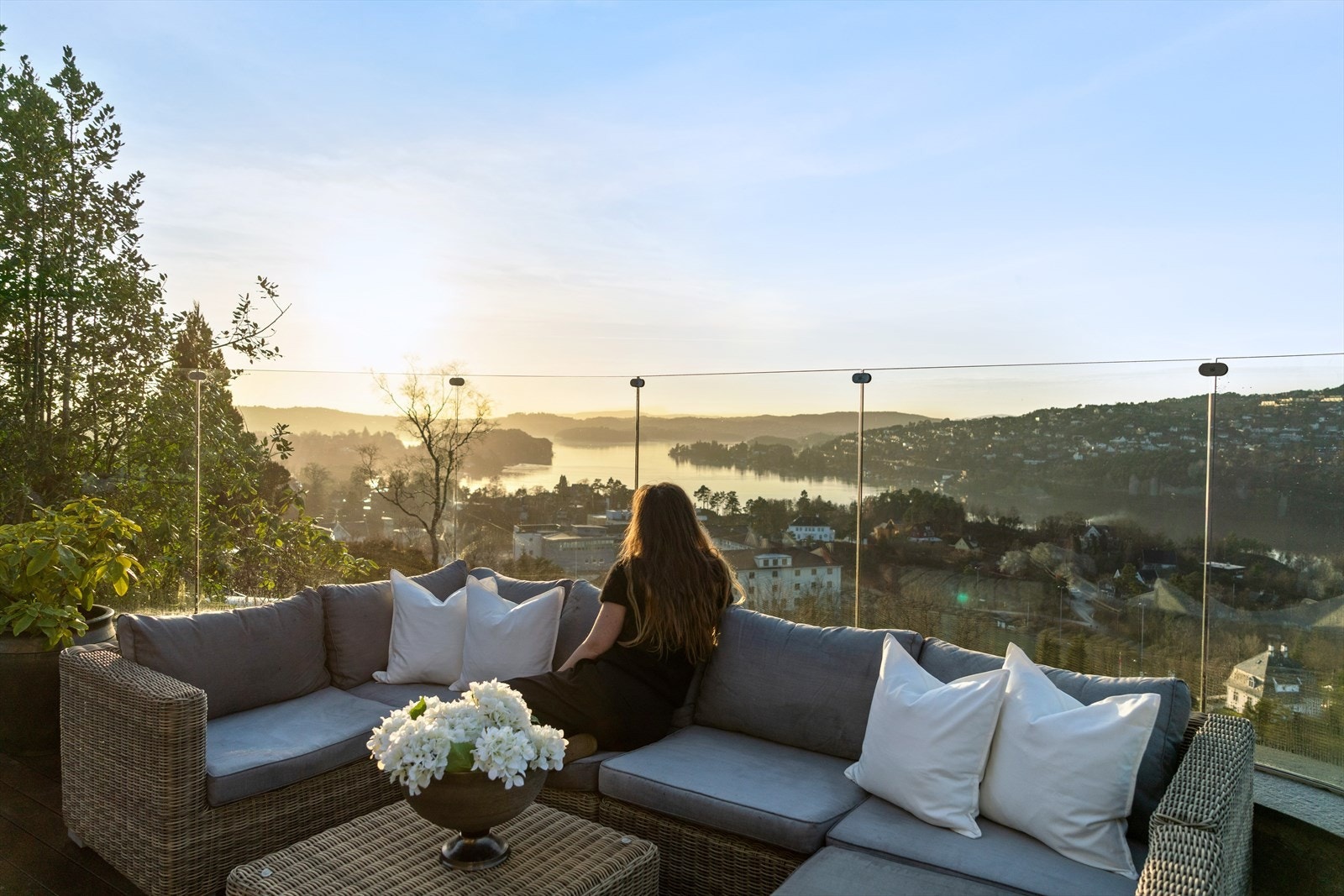 Fra terrassen er utsikten slående. Galleribilde