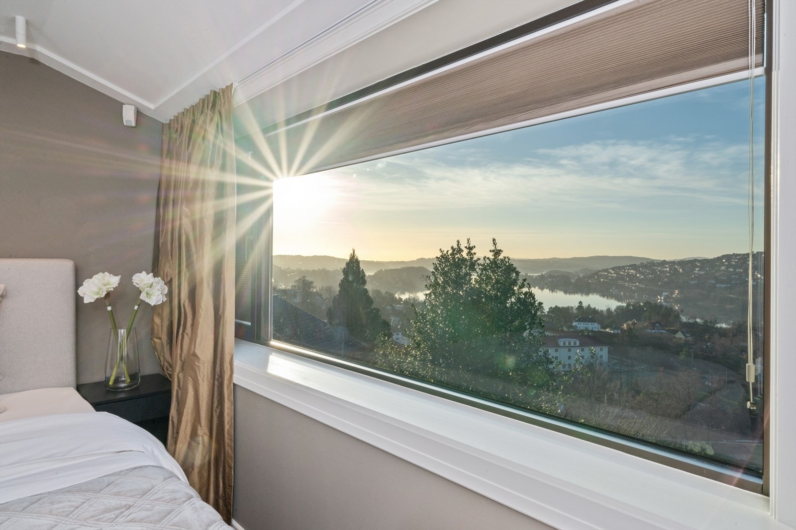 Til og med fra soverommene har man nydelig utsikt. Galleribilde