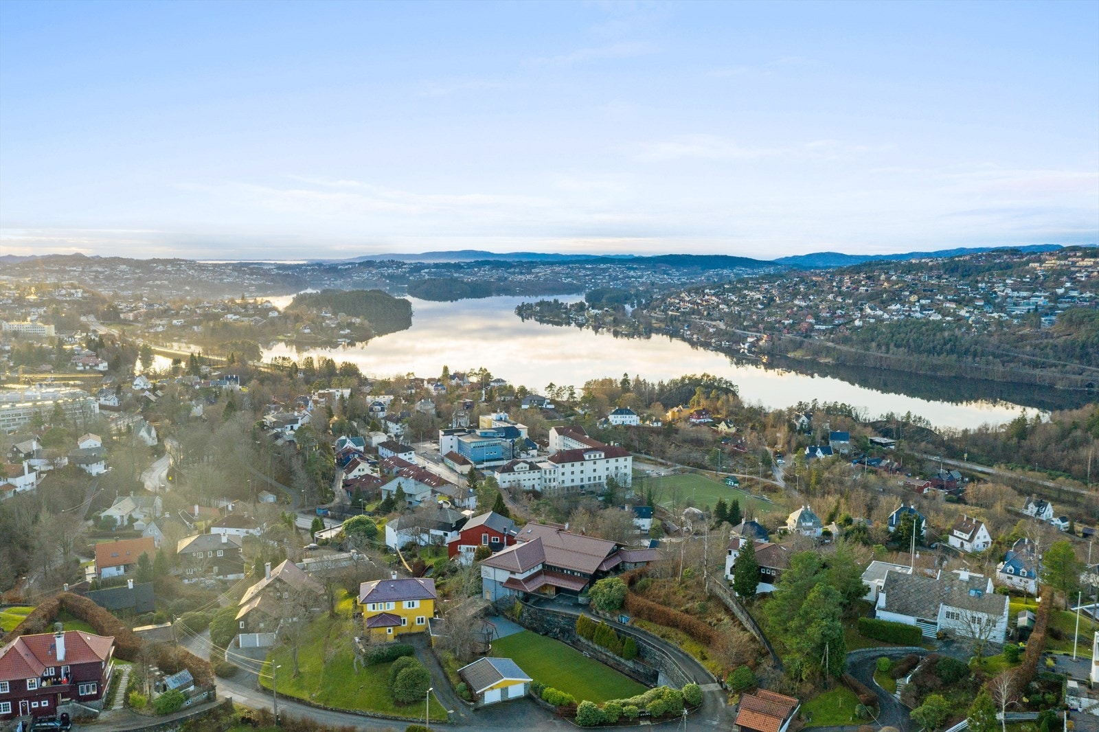 Oversikt fra huset og ut. Galleribilde