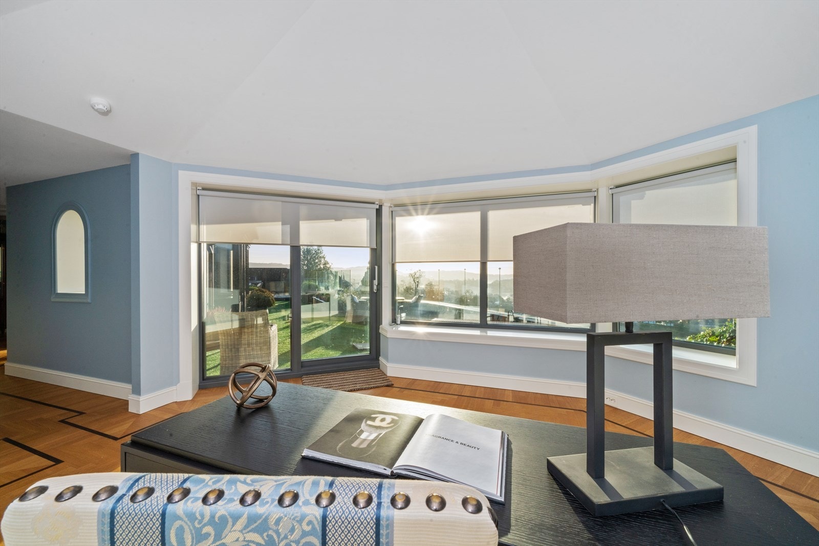 Hjemmekontor med en fantastisk utsikt Galleribilde