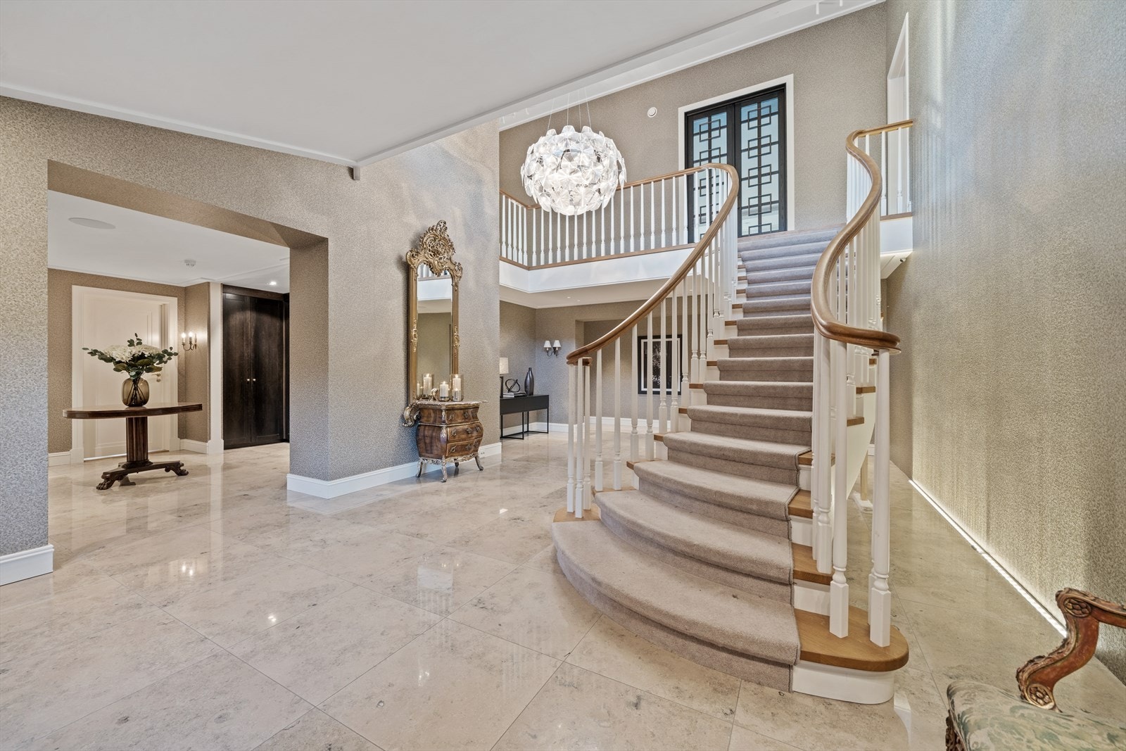 Fra hall. Alle detaljer er perfekte. Galleribilde