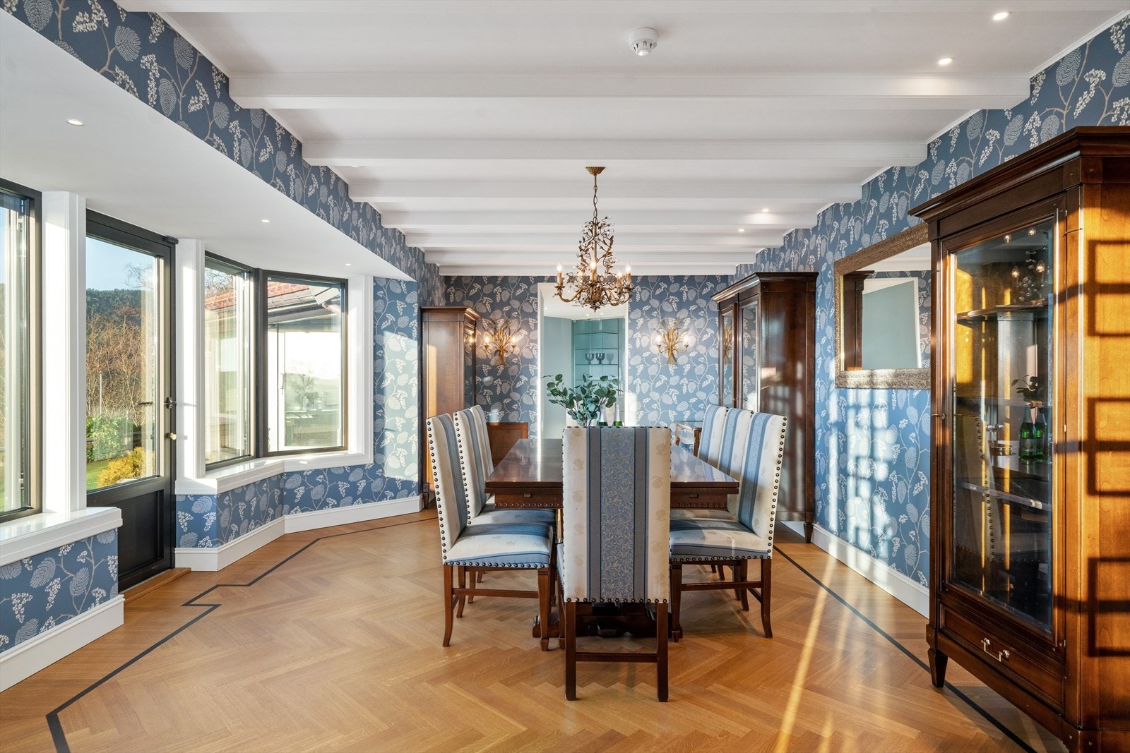 Her er det god plass til stor spisestue. Galleribilde