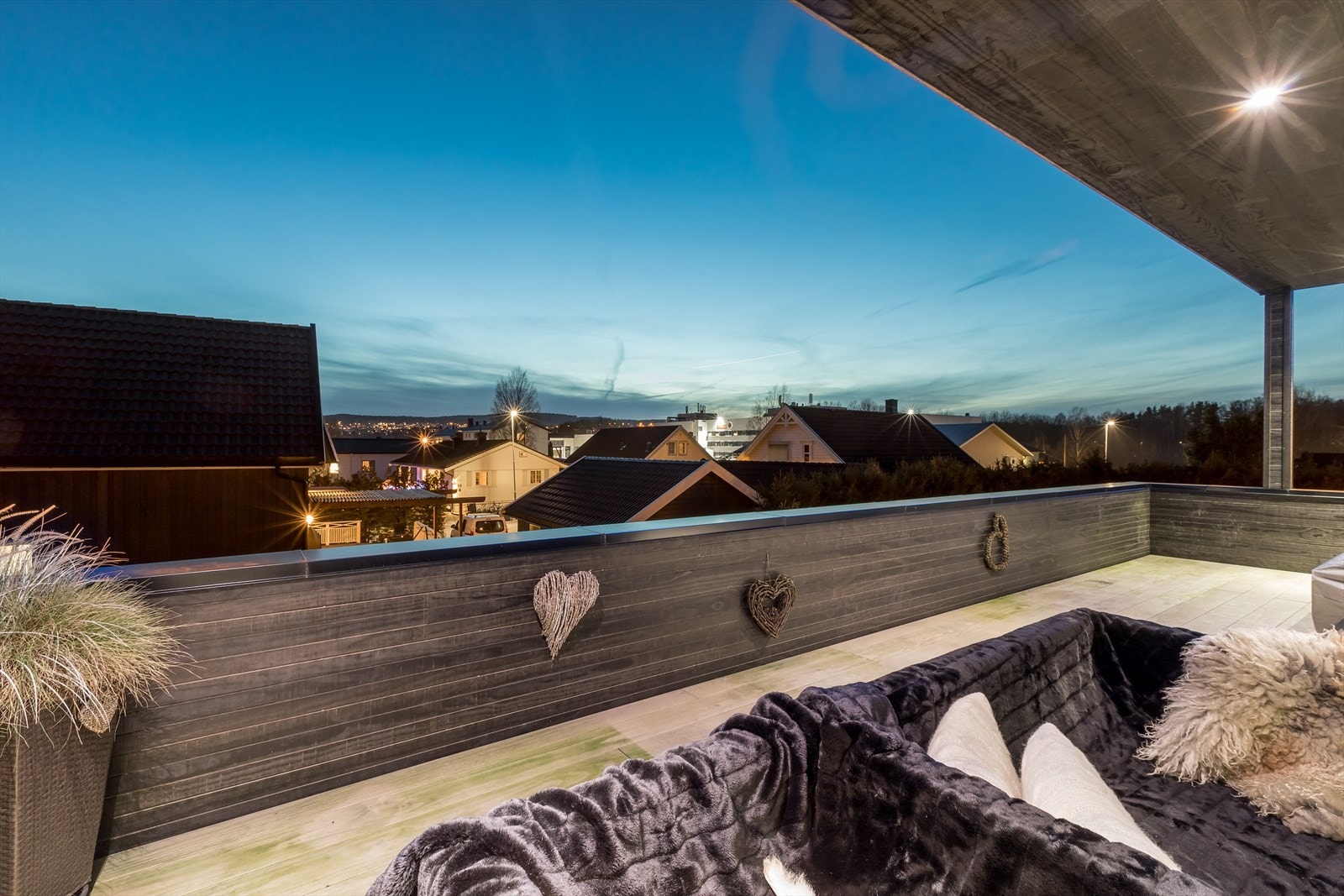 ~ Overbygd terrasse med fritt utsyn og minimalt med innsyn ~ Galleribilde