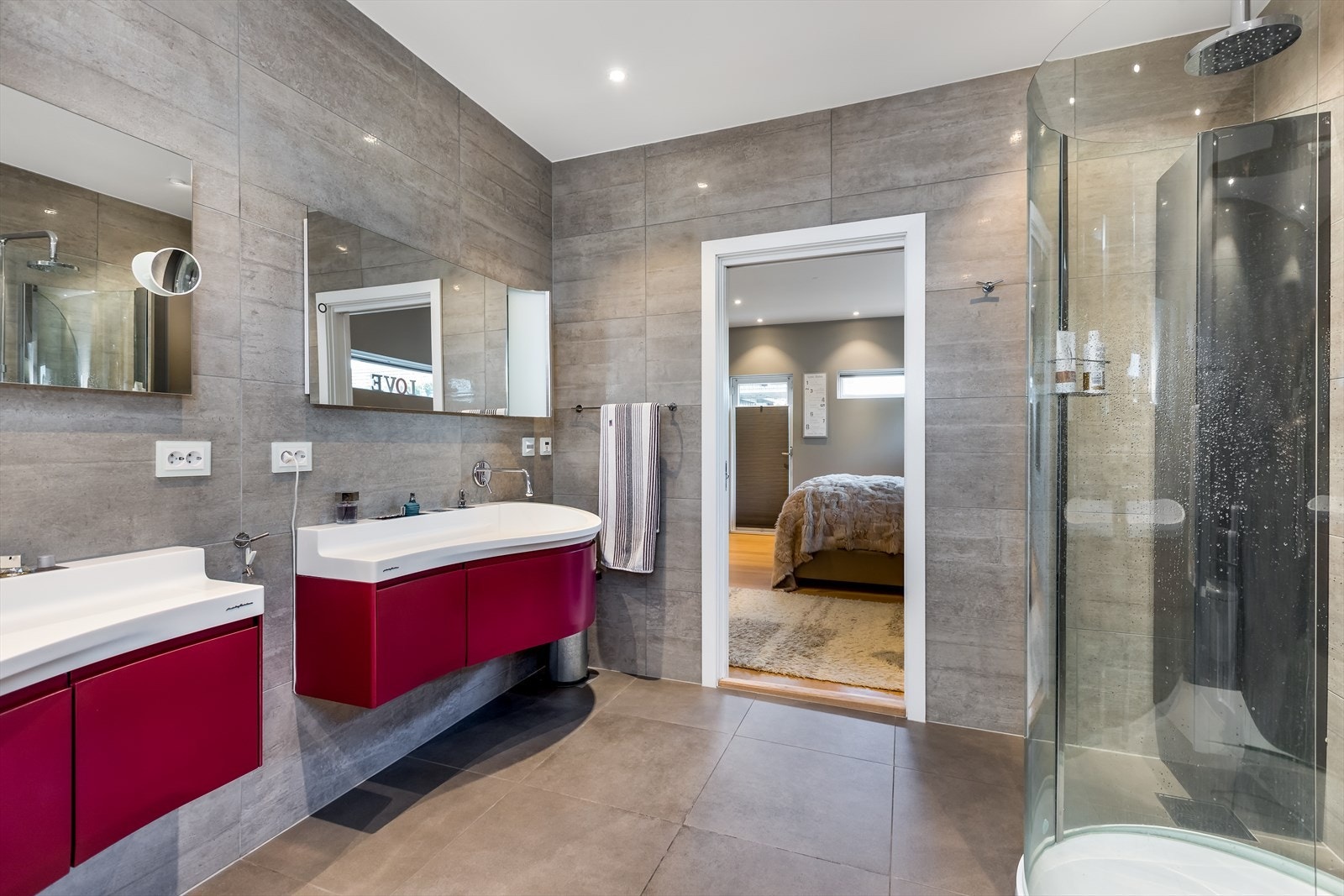 ~ Hovedbadet ligger i privat tilknytning til hovedsoverommet ~ Galleribilde