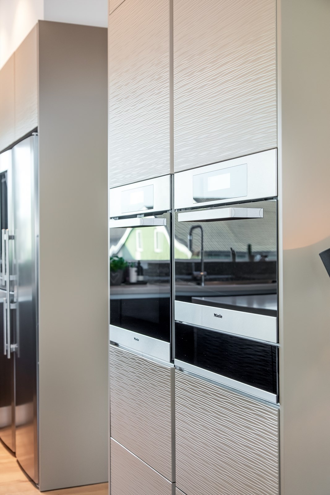 ~ Kjøkkenet er utstyrt med integrerte hvitevarer, som selvfølgelig følger handelen ~ Galleribilde