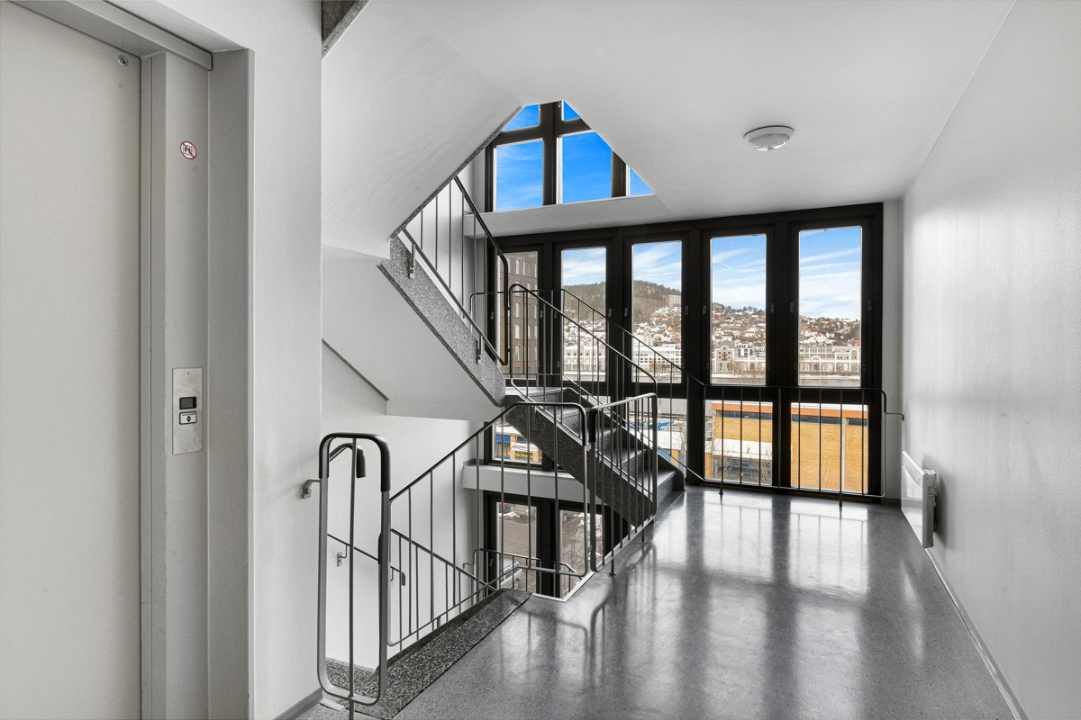 Det er adkomst med heis til etasjeplan. Galleribilde