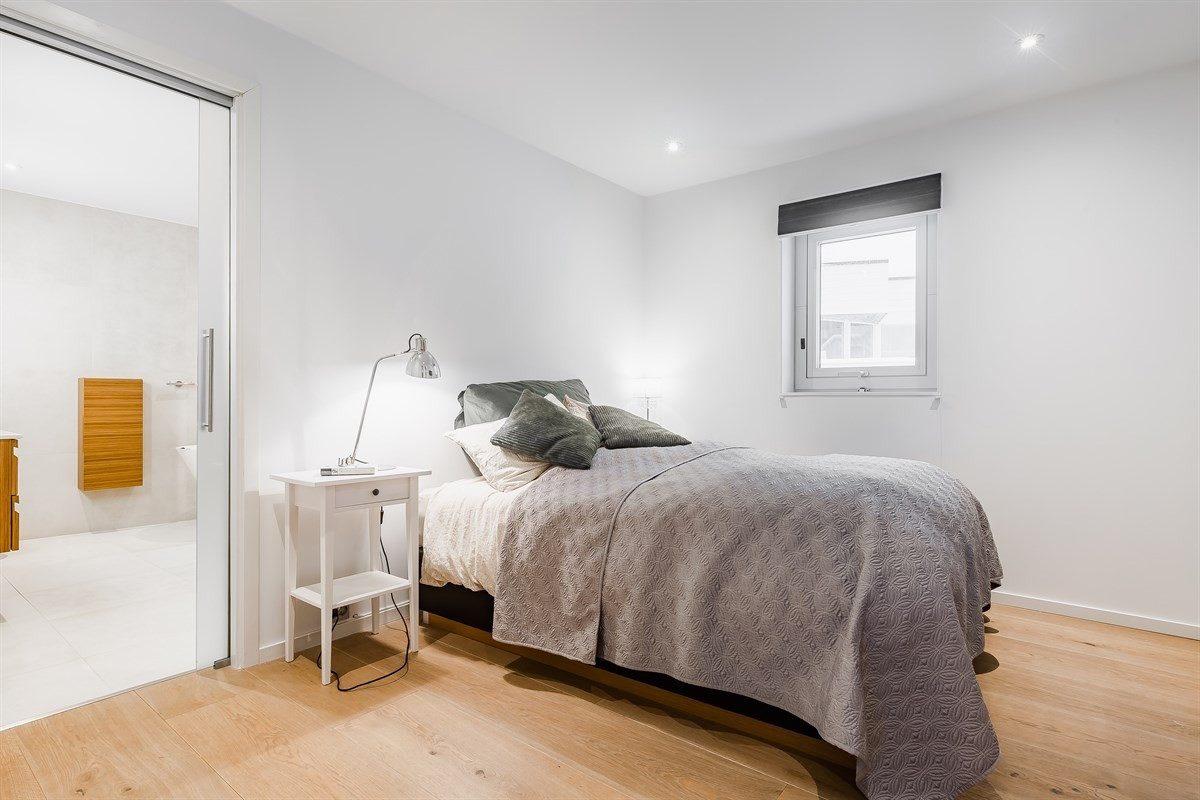Master bedroom! Med eget bad og walk-in garderobe!