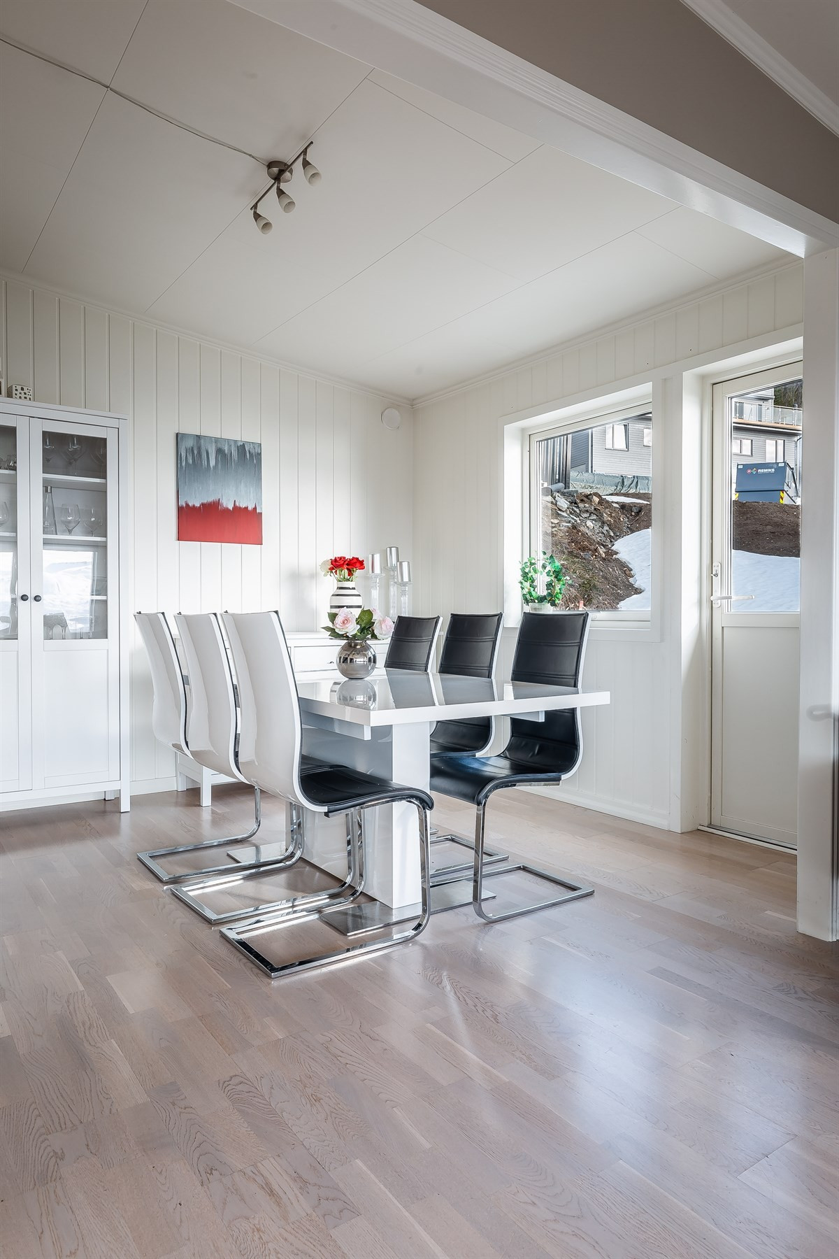 Spisestue med utgang til veranda