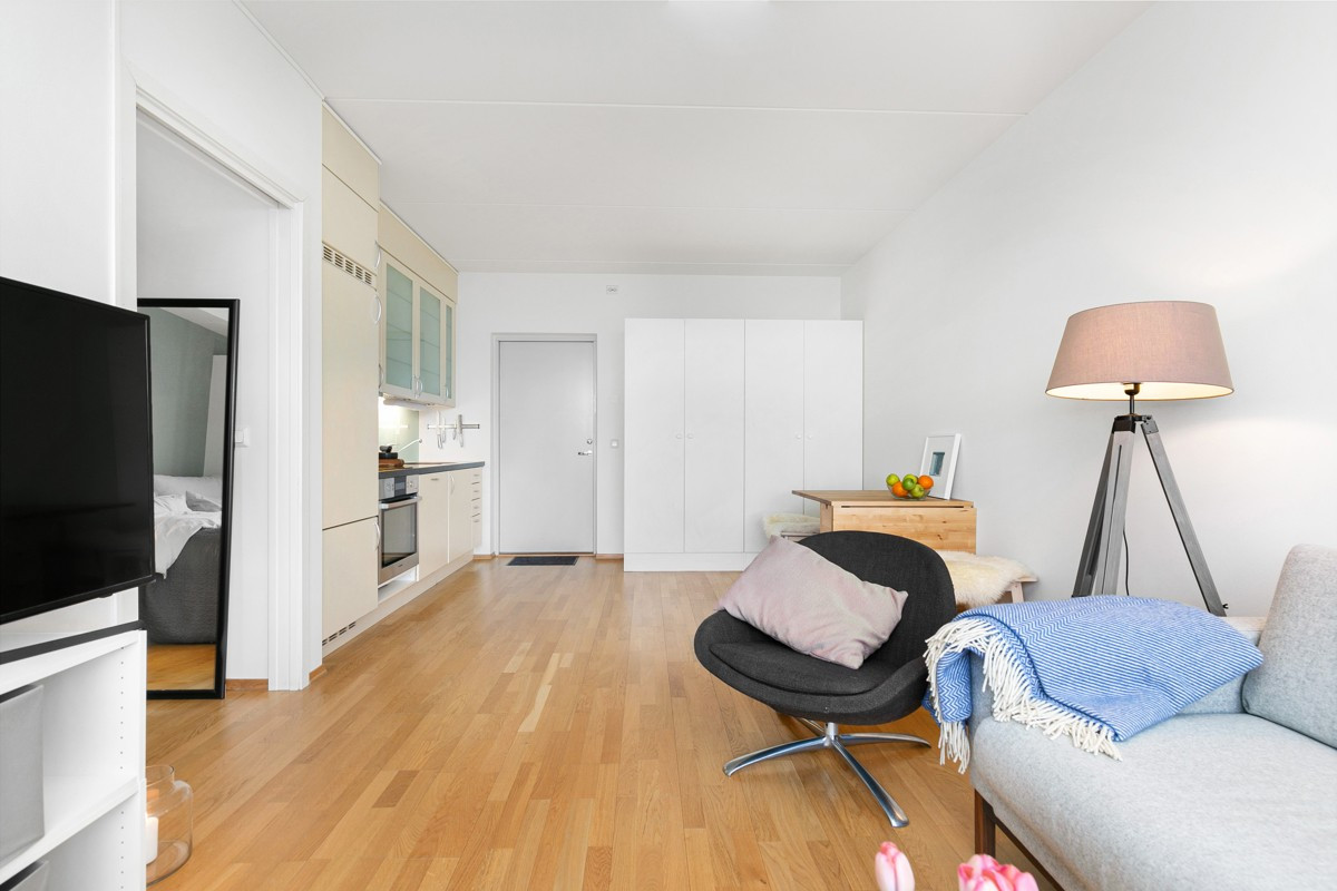 Leiligheten har gode kvaliteter som parkett og flis på gulv og hvite flater