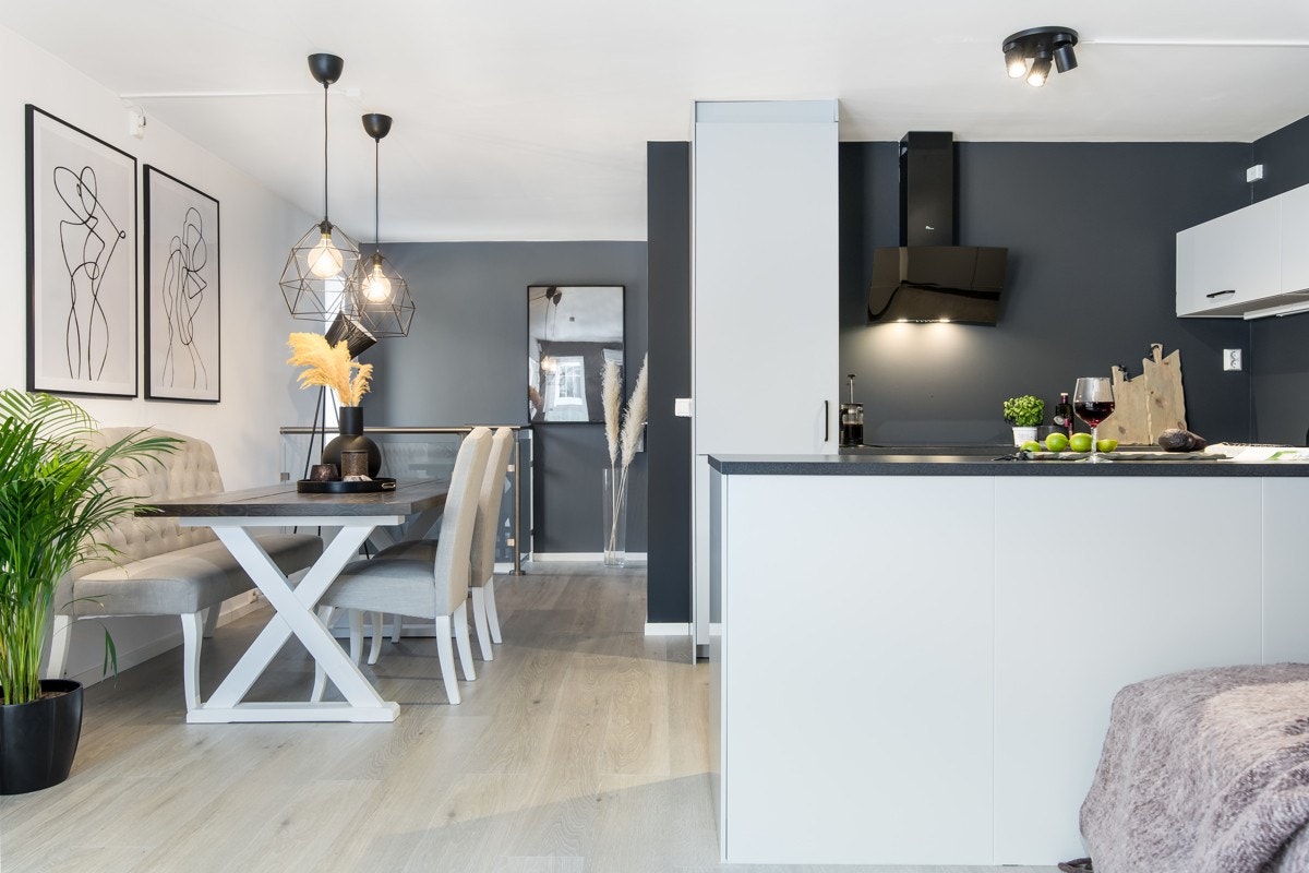 Det er utført betydelige utskiftninger på rør og avløp i forbindelse med oppussing av bad og kjøkken. Galleribilde