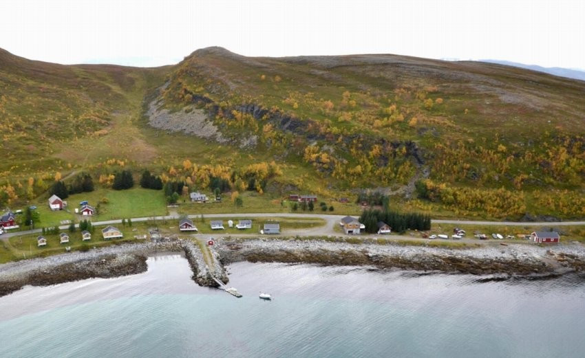 Natuskjønne omgivelser med gode muligheter for fiske og friluftsliv