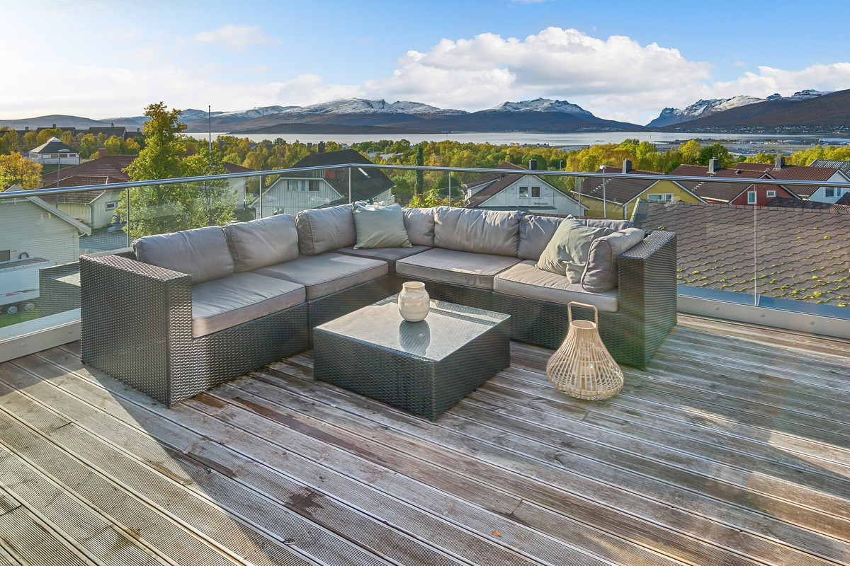 Fra terrasse kan man nyte meget gode lys- og solforhold