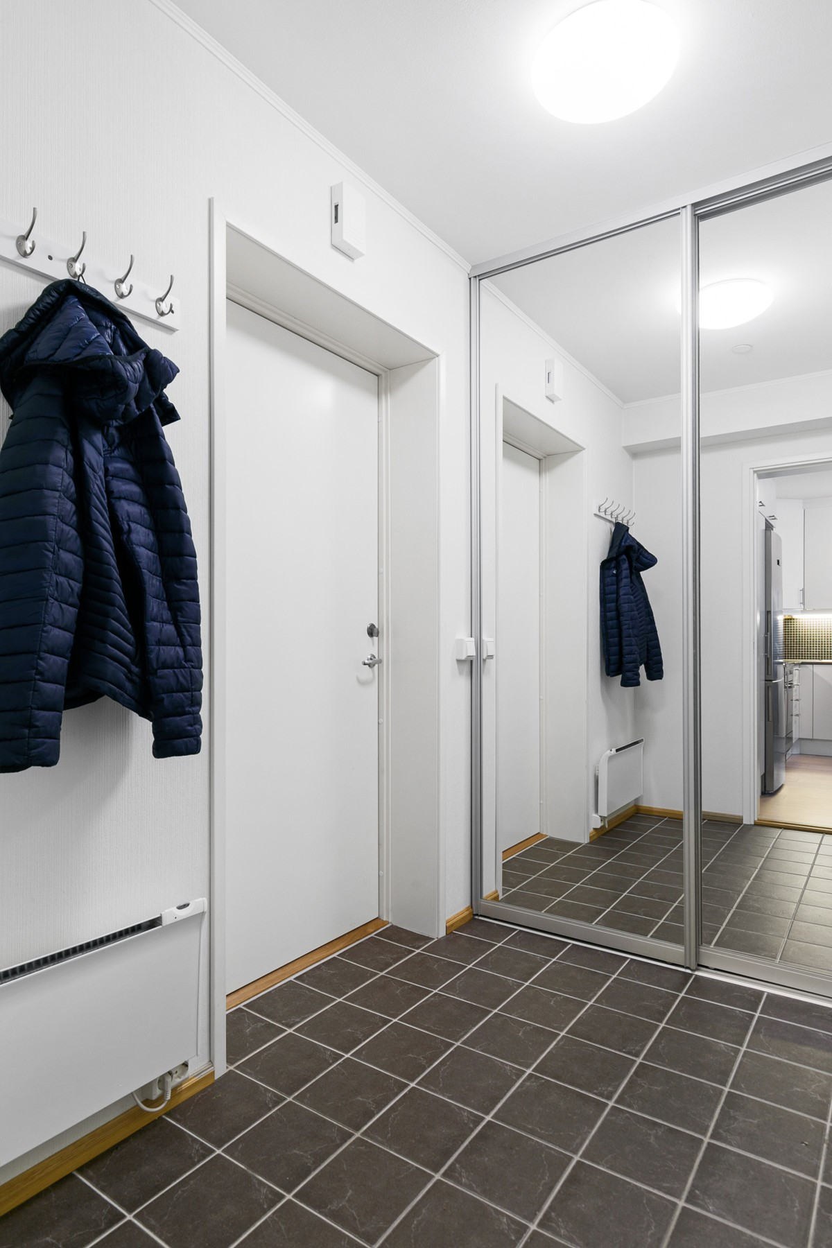 Speilgarderobe i entré