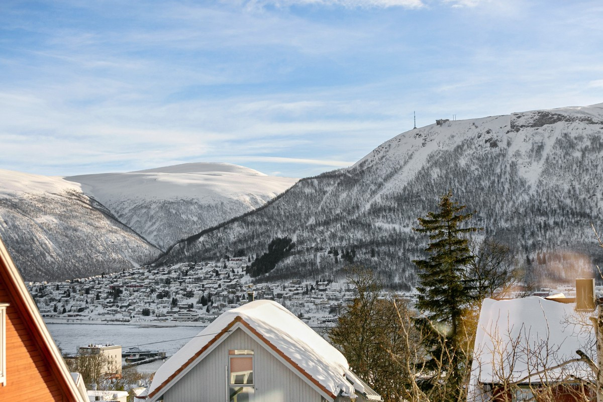 Utsikt mot Fjellheisen