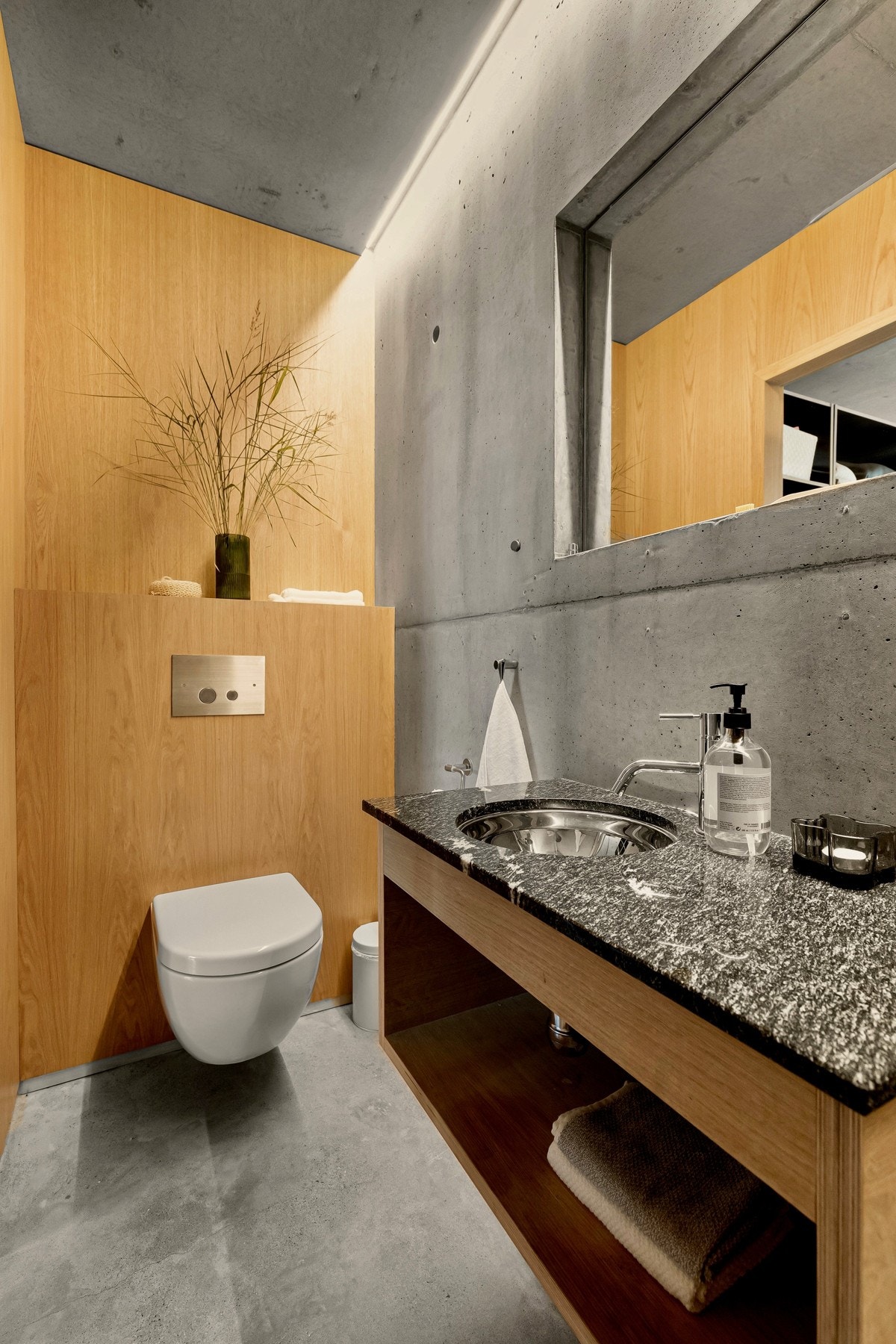 Totalt 5 bad/toalett i svært elegant utforming Galleribilde