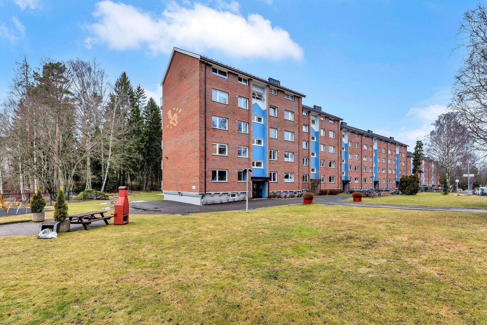 Borettslaget disponerer fantastiske store og luftige grøntarealer - rett ved inngangen til Østmarkas herlige turverden! Galleribilde