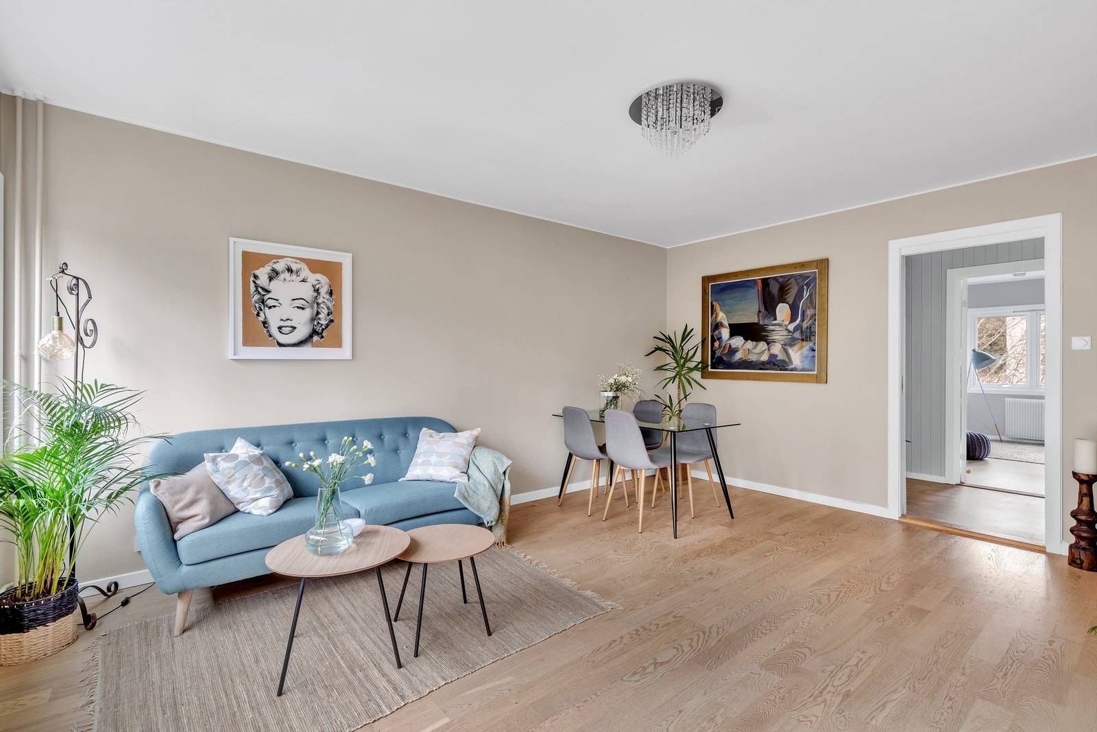 Parkett i stuen og på begge soverom. Galleribilde