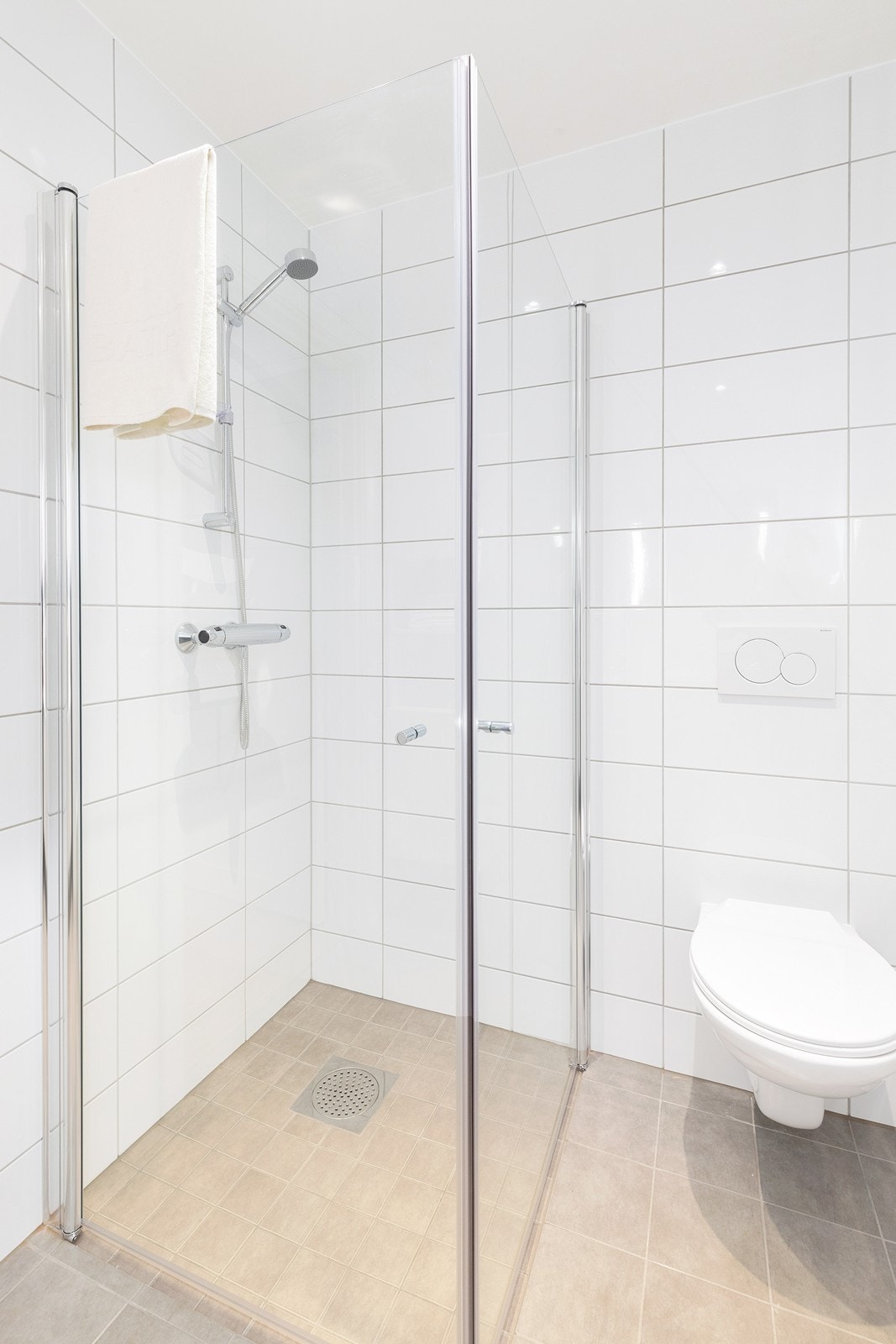 Dusjvegger som kan slåes inn når dusjen ikke er i bruk Galleribilde