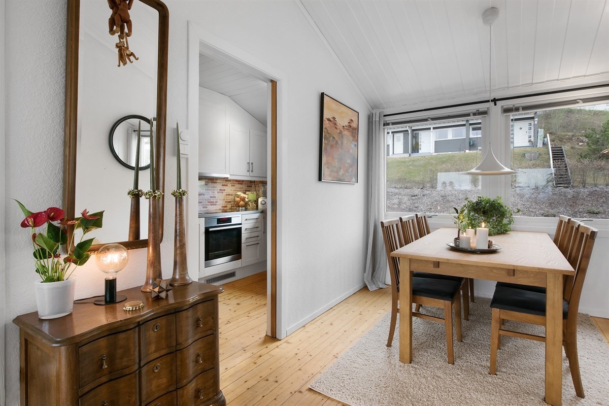 Spiseplass til kjøkken. Galleribilde