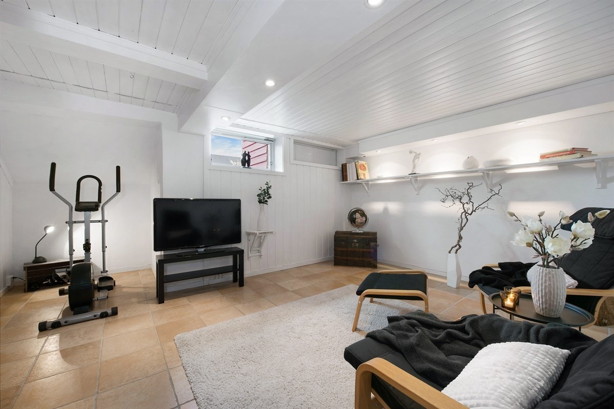 Kjellerstuen er koselig og gir fleksibilitet for familien. Galleribilde