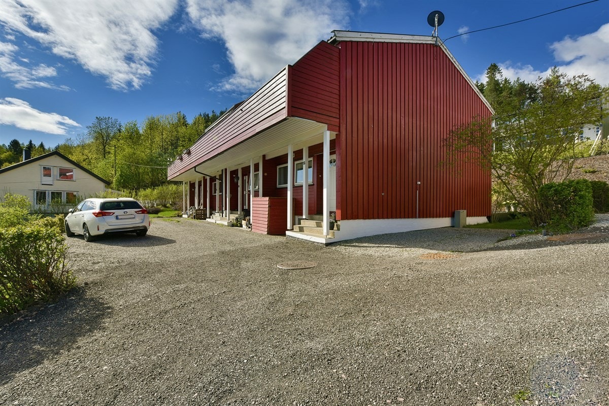 Området er markanært, barnevennlig og rolig, dette til tross for den korte avstanden inn til byen. Galleribilde