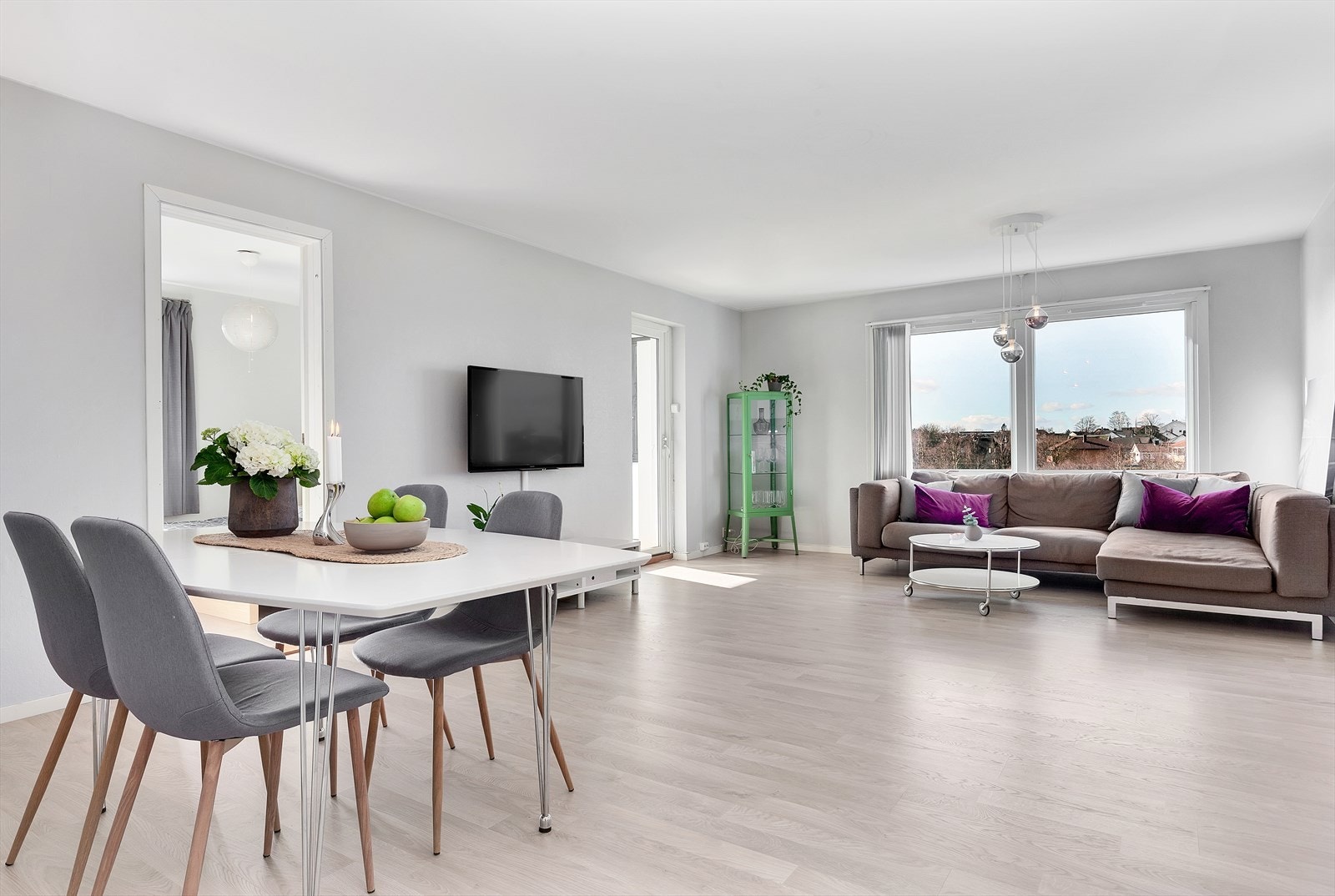 Notar v/Lillian Tunge har gleden av å presentere en flott toppleilighet i Roald Amundsens gate 28 A! Galleribilde