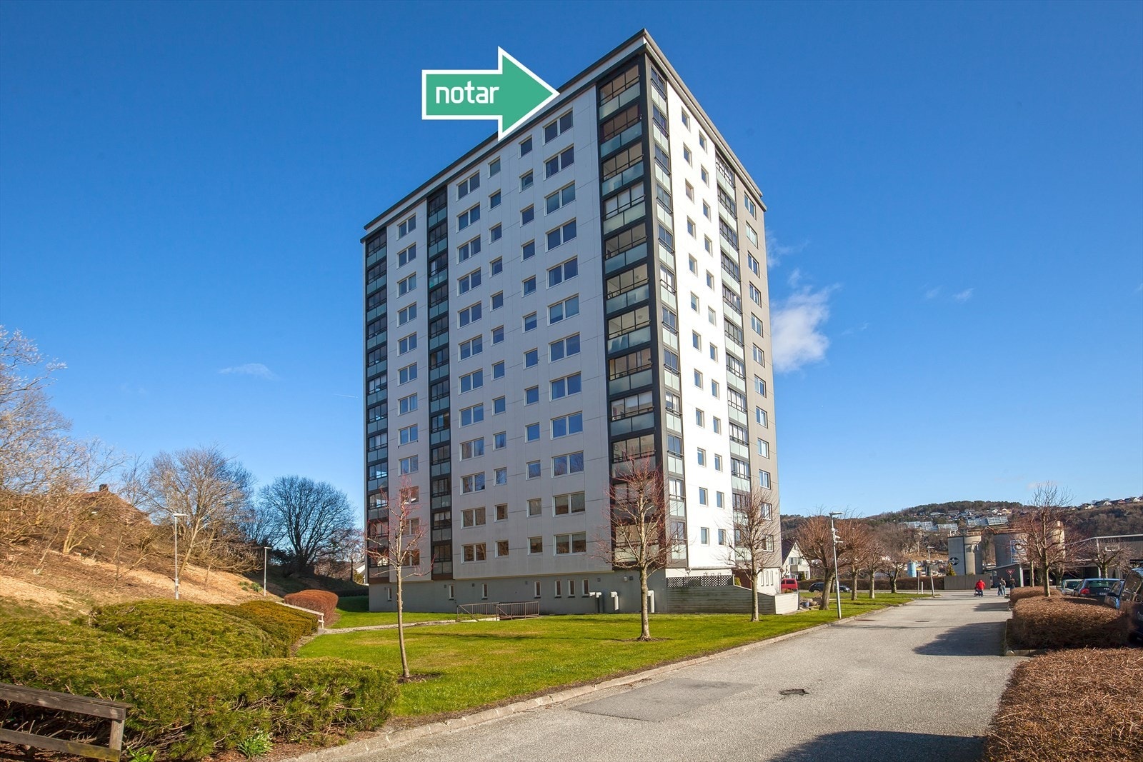 Leiligheten ligger i hjørne og i blokken øverste (12.) etasje Galleribilde