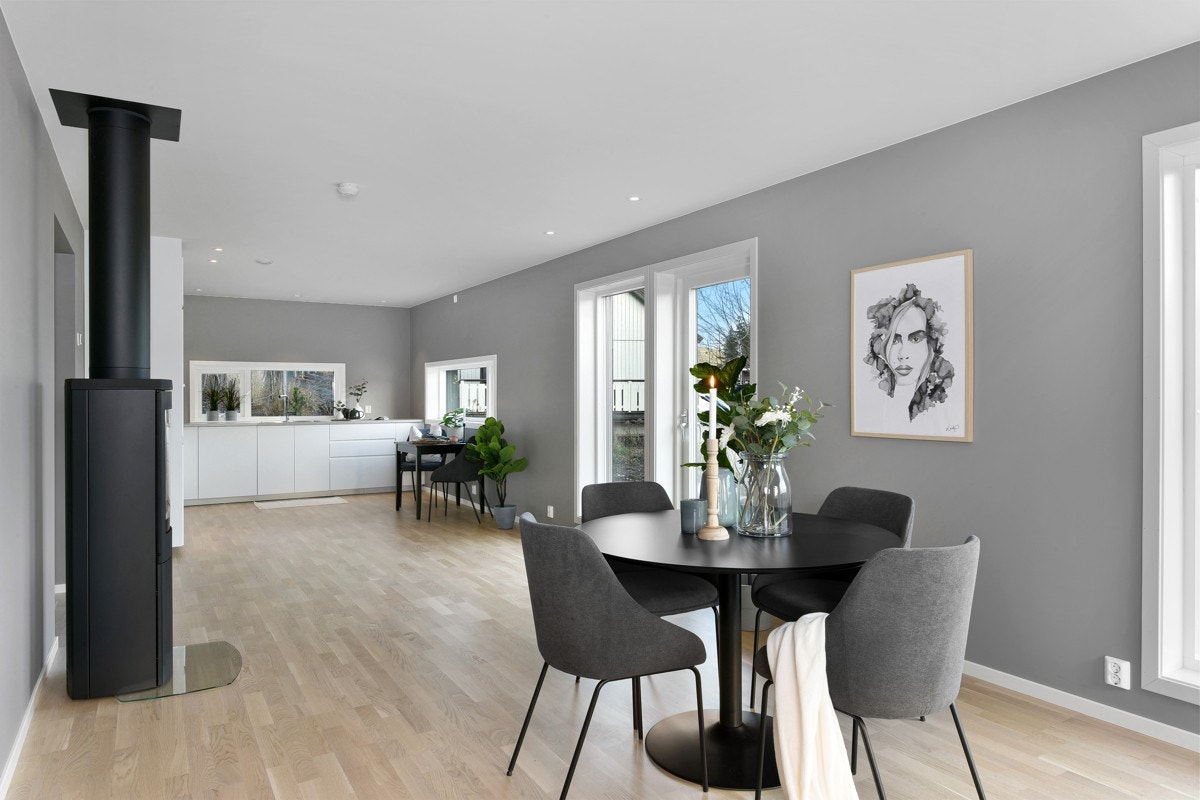 God plass til en spisestue. Galleribilde