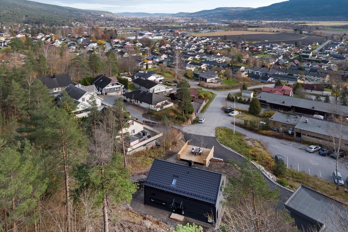 Utrolig utsikt og perfekt beliggenhet, grensende til marka. Galleribilde