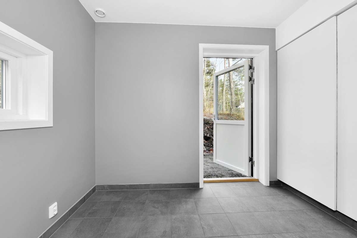 Bod med utgang bak huset. Galleribilde