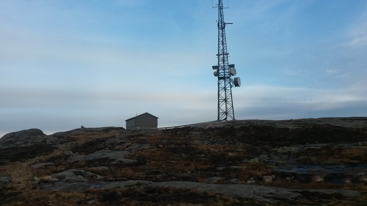 Det er millitæret som har bygd og brukt eiendommen fra 1992 til 2008. Galleribilde