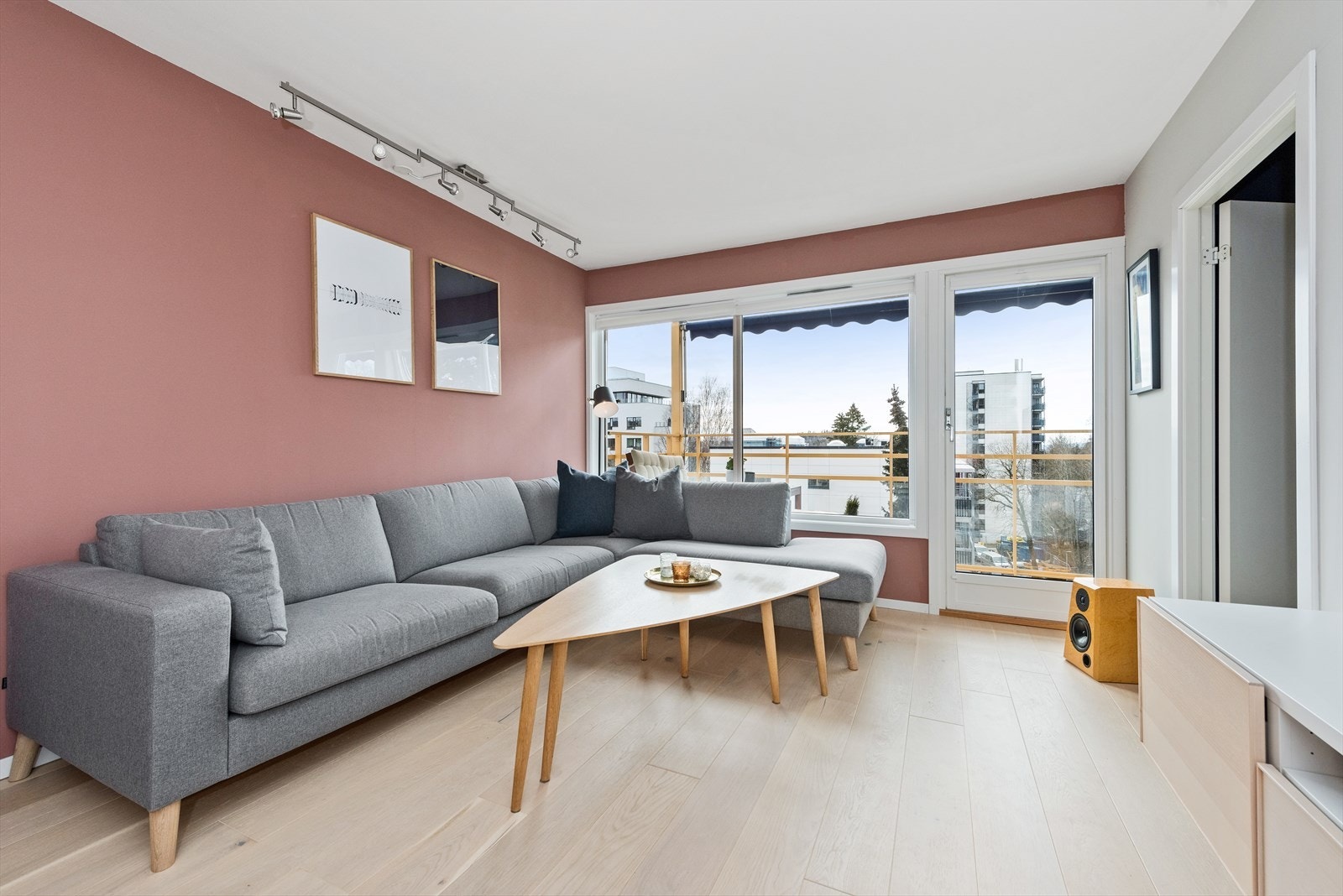 Fra stuen er det adkomst til en sydvestvendt balkong. Galleribilde