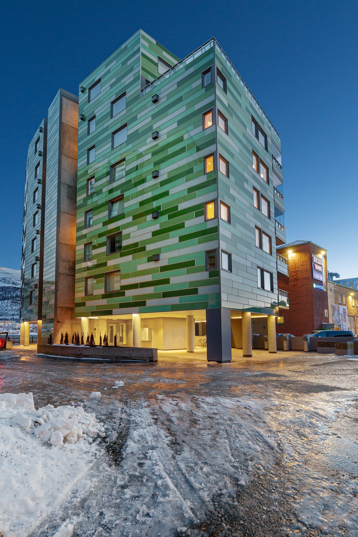 Fasade mot nord - bygget er tegnet av Voll Arkitekter og er lett gjenkjennelig for en hver Tromsøborger
