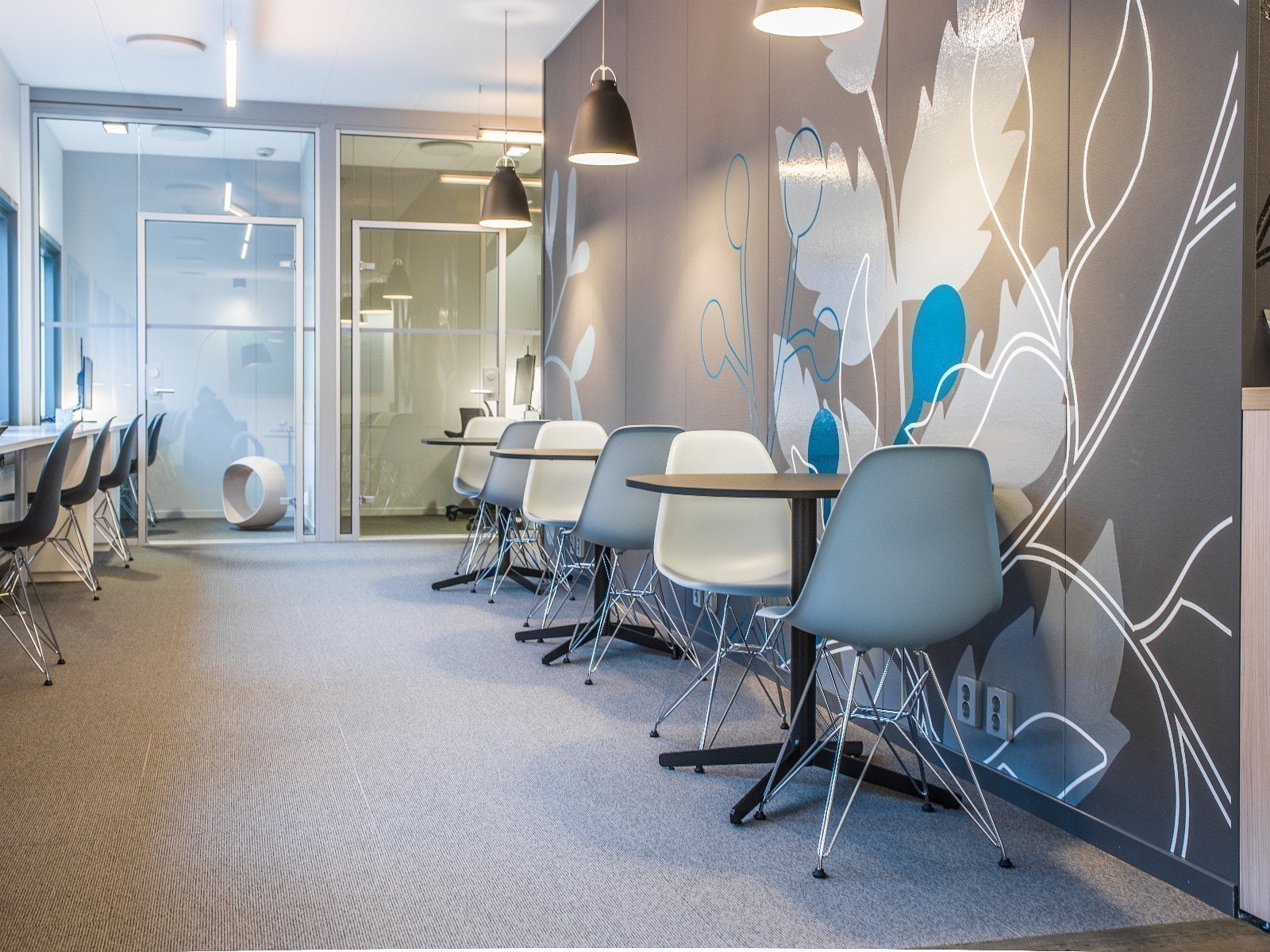 Fleksible arbeidsplasser i et etablert miljø i Innovasjonspark Stavanger. Kontorfellesskap i moderne omgivelser. Galleribilde