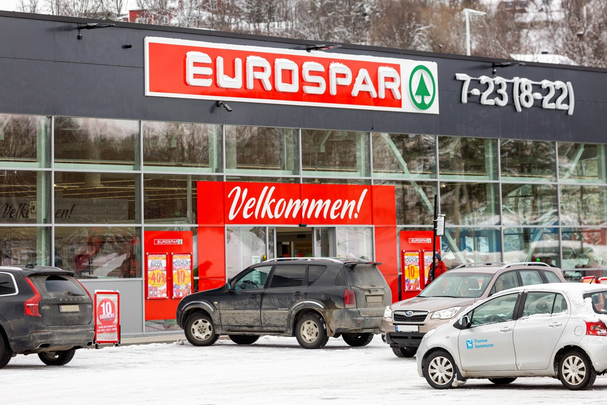 Umiddelbar nærhet til Eurospar med et rikholdig utvalg og egen varm/ferskvaredisk