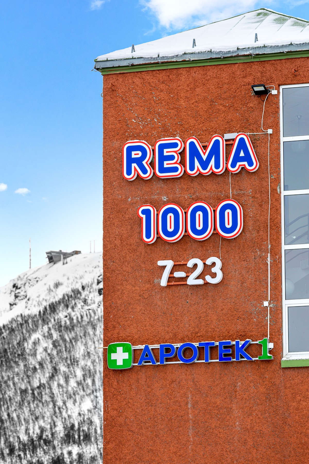 Like ved finner du Rema 1000 og Apotek1