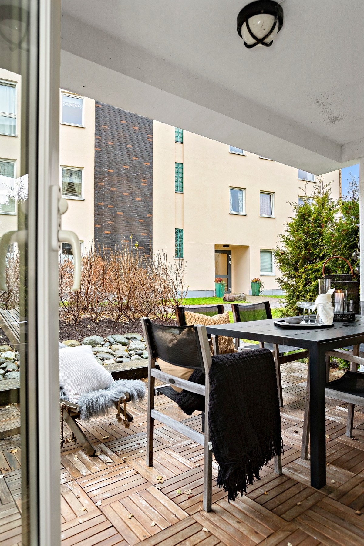 Nyt finværsdagene på terrassen Galleribilde